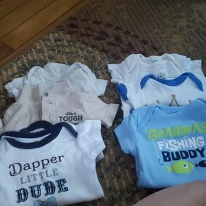 2/20$ 6 short sleeve onsies 0-3 months